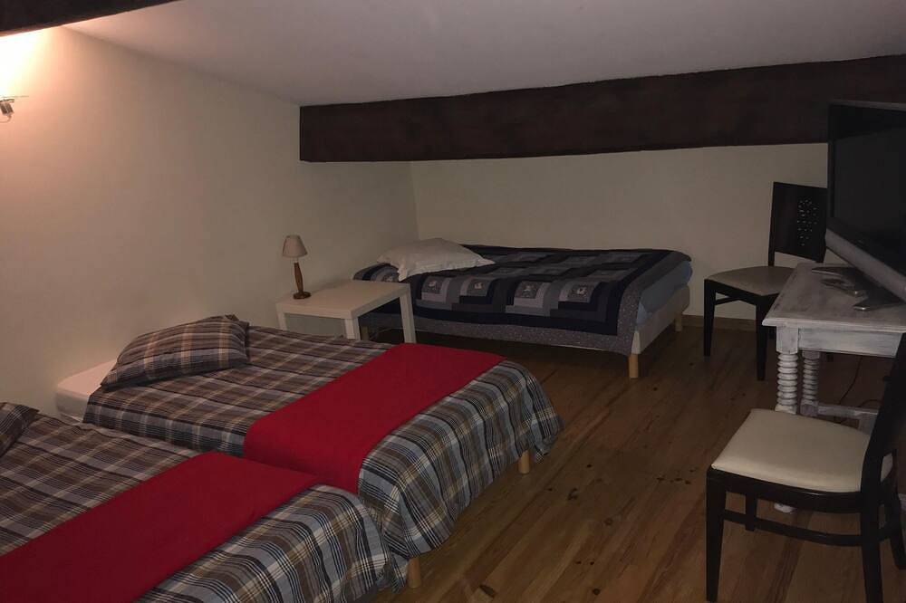 Großes Häuschen des Flusses in Lagrasse, Regionaler Naturpark Corbières-Fenouillèdes