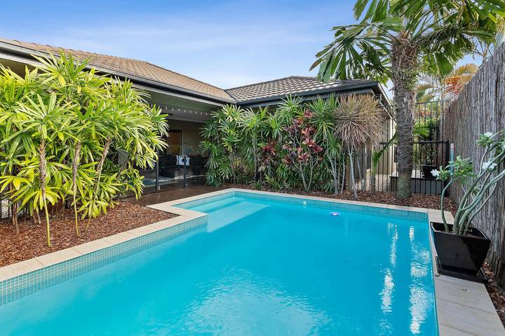 Holiday home for 8 people, with garden and terrace, with pets in Queensland