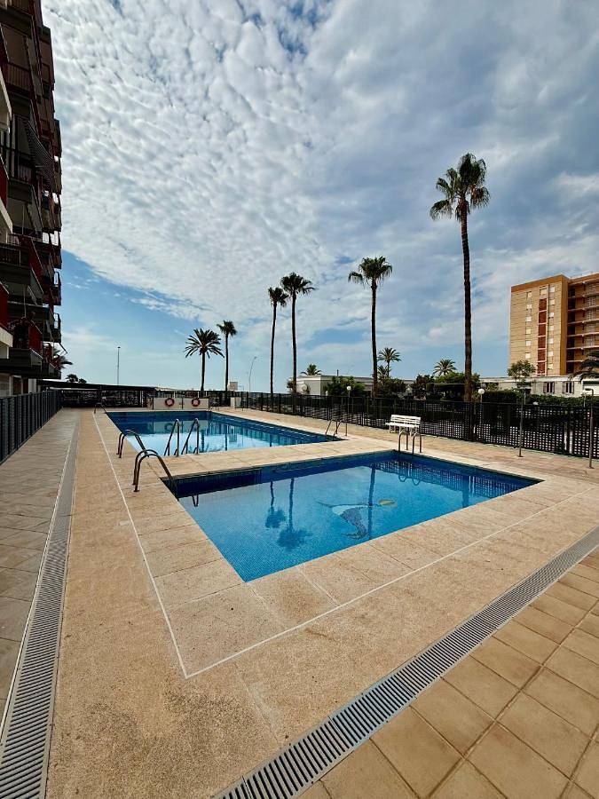 Apartamento para 4 personas, con Balcón y Terraza además de Piscina y Vistas en Torrenostra