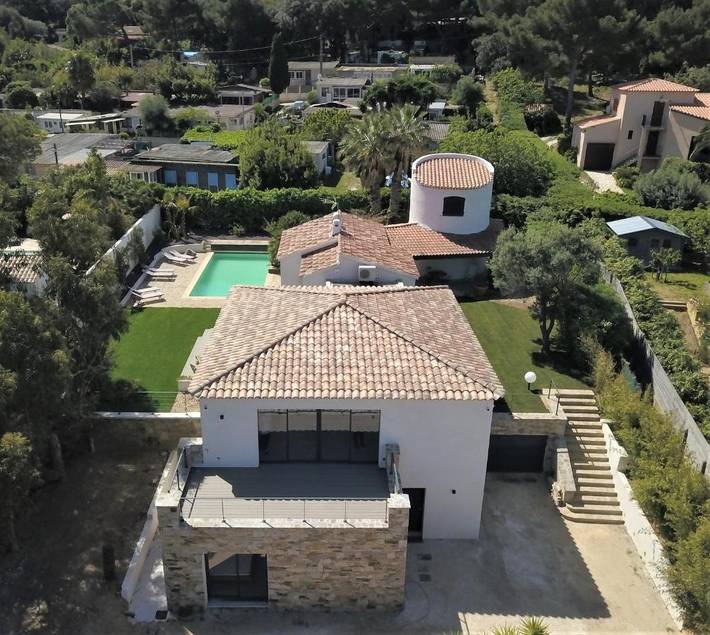 Villa pour 8 personnes, avec piscine et jardin ainsi que balcon et vue à Giens