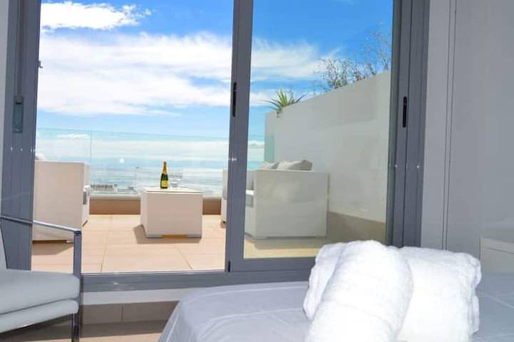 Ganze Wohnung, Stilvolle 4-Zimmer-Wohnung (Max. 6 Personen) Mit Pool In Der Nähe Von Cabopino, Marbella in Marbella, Costa del Sol