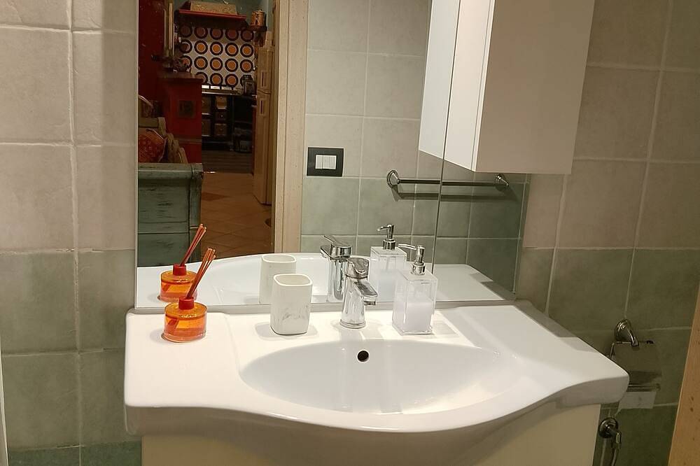 Appartamento intero, Ambiente spazioso con sapore antico, rustico e medievale in Stroncone, Provincia di Terni