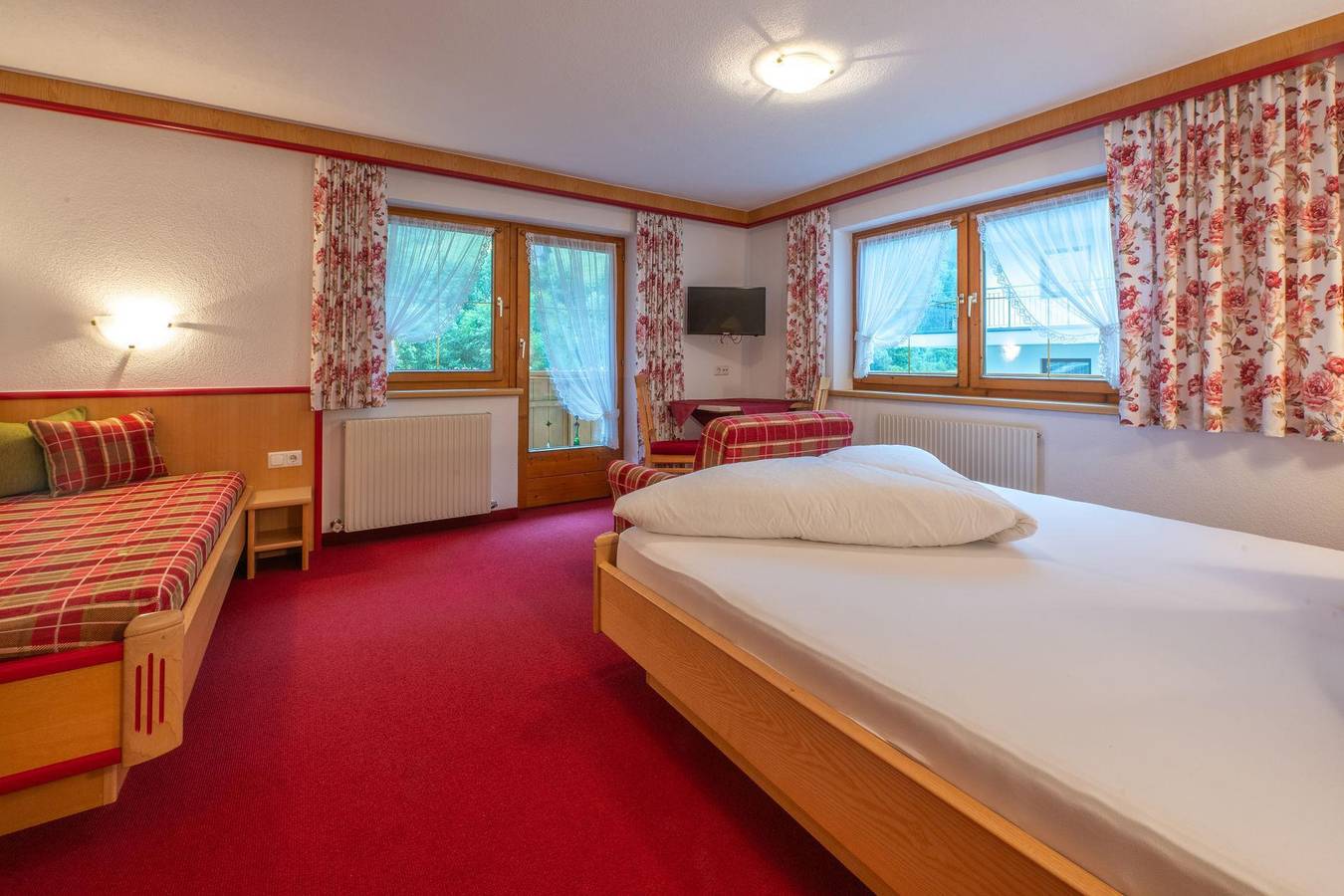 Ganze Ferienwohnung, "Apartment 2" (8-13 Pers.)/5 Schlafräume/Du, Wc in Kappl, Verwall