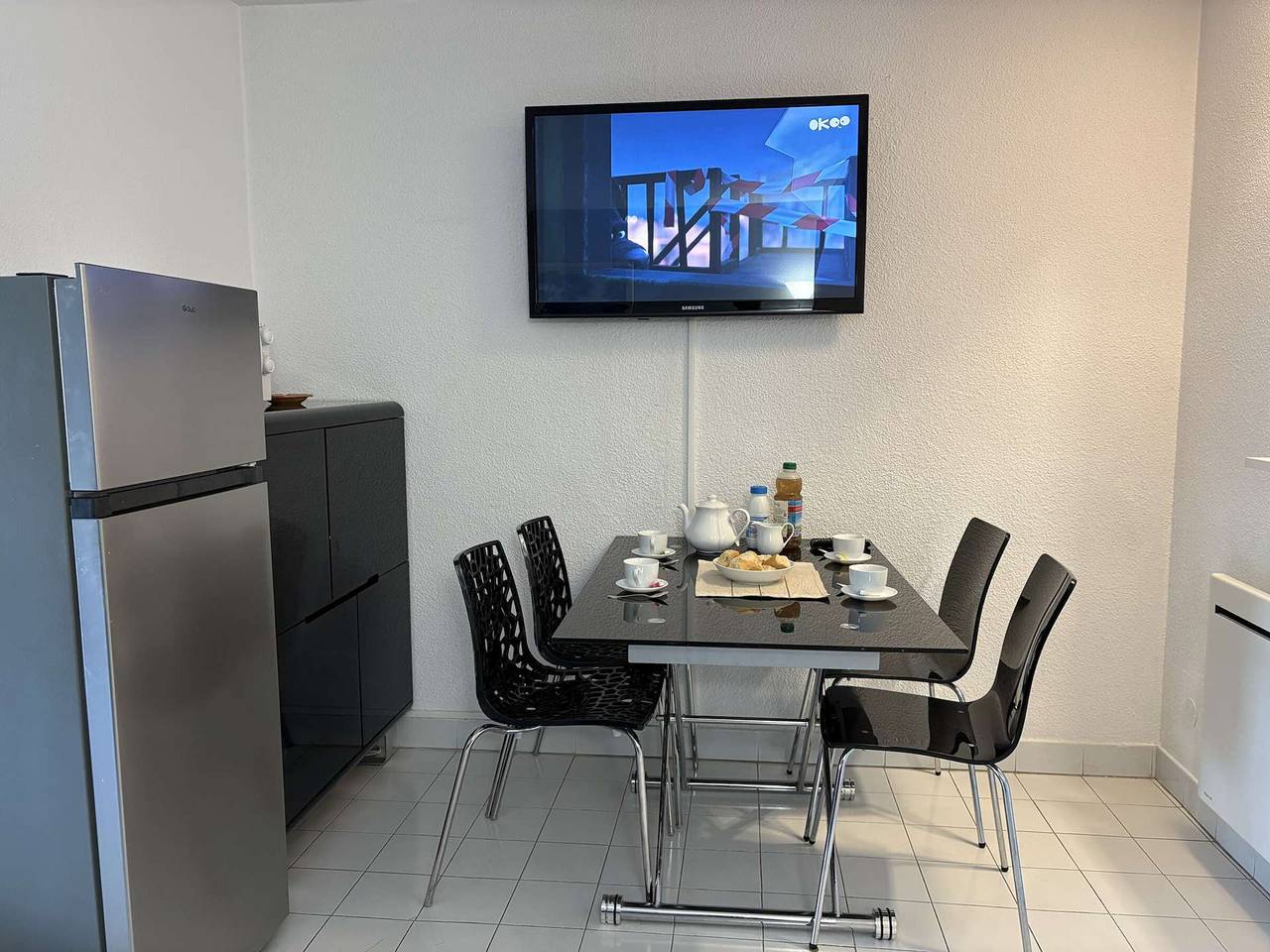 Appartement entier, Studio cabine à 200m de Port Fréjus, plage, commerces, terrasse, 4 couchages, ménage inclus in Fréjus Plage, Fréjus