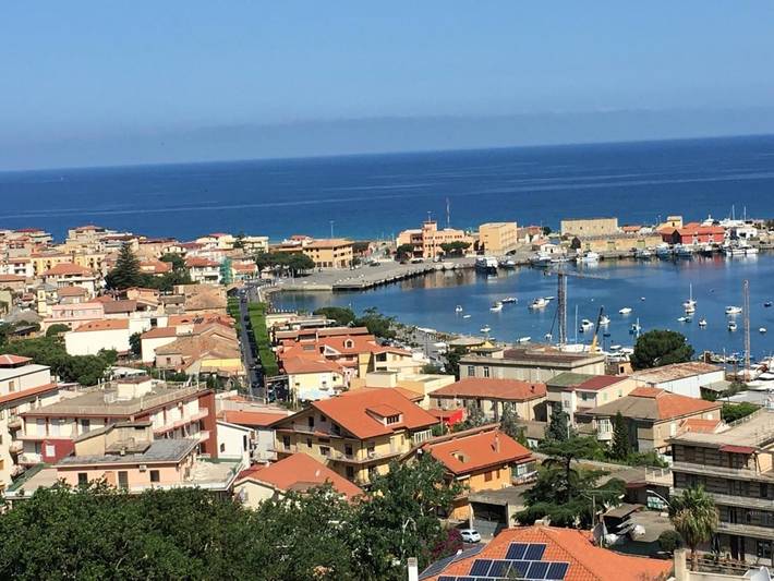 Casa vacanza per 4 persone, con Balcone e Terrazza nonché Giardino e Panorama a Vibo Marina
