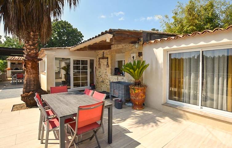 Un charmant appartement à 2 km de Caveirac : appartement avec piscine, jardin et Wi-Fi in Langlade, Région de Nîmes