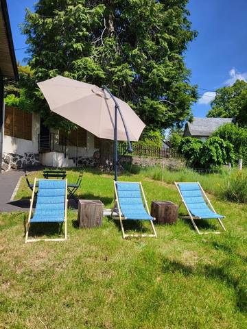 Gîte pour 3 personnes, avec vue sur le lac ainsi que jardin et vue, animaux acceptés à Liginiac