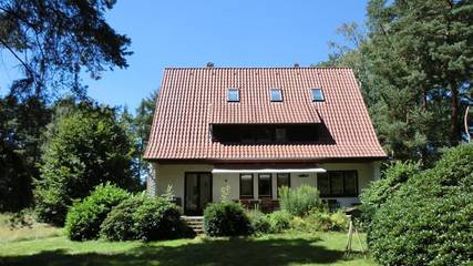 Ferienwohnung für 3 Personen, mit Pool und Garten sowie Balkon und Ausblick, mit Haustier in Neuenkirchen (Lüneburger Heide)