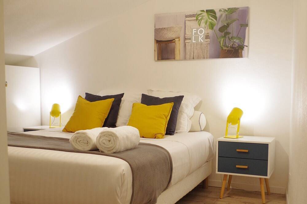 Entire apartment, Apartment-Apartment-Private Bathroom-Landmark view-Le Scandinave in Saint-Paul-Trois-Châteaux, Nyons region