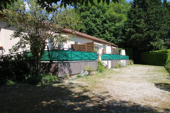 Location de vacances pour 5 personnes, avec terrasse ainsi que vue et piscine à Tamniès - 2