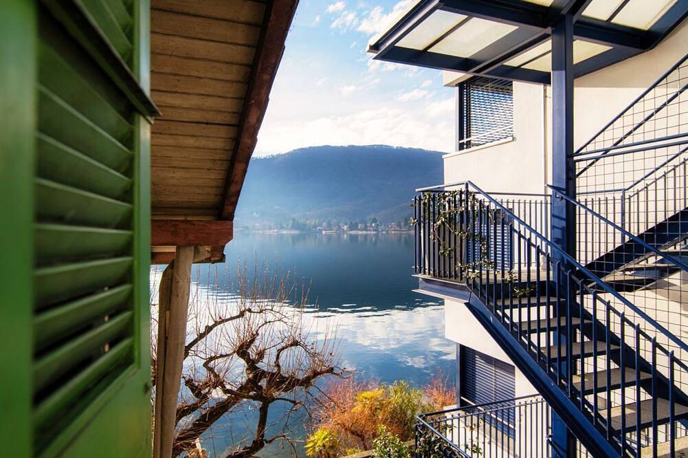 Apartamento entero, Acogedor ático con vista al lago (Mansarda Verde) in Ponte Tresa, Lago de Lugano