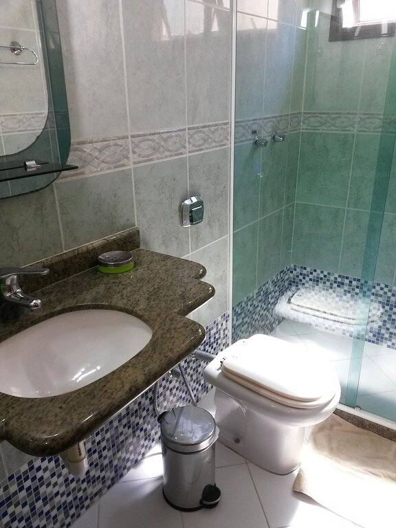 Ganze Wohnung, Luxuriöse 4-Zimmer-Wohnung mit Klimaanlage - 2 Garagen und 200 m vom Strand entfernt. in Guarapari, Região Metropolitana da Grande Vitória