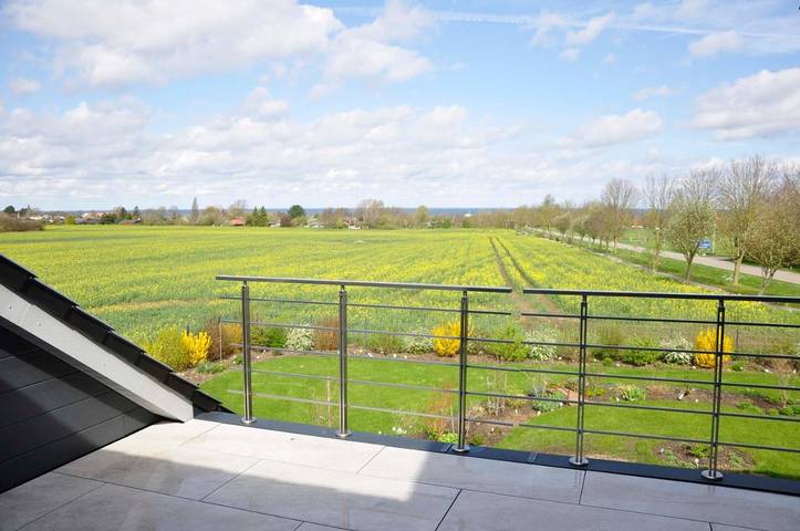 Ferienwohnung für 4 Personen, mit Balkon und Terrasse sowie Garten und Seeblick
