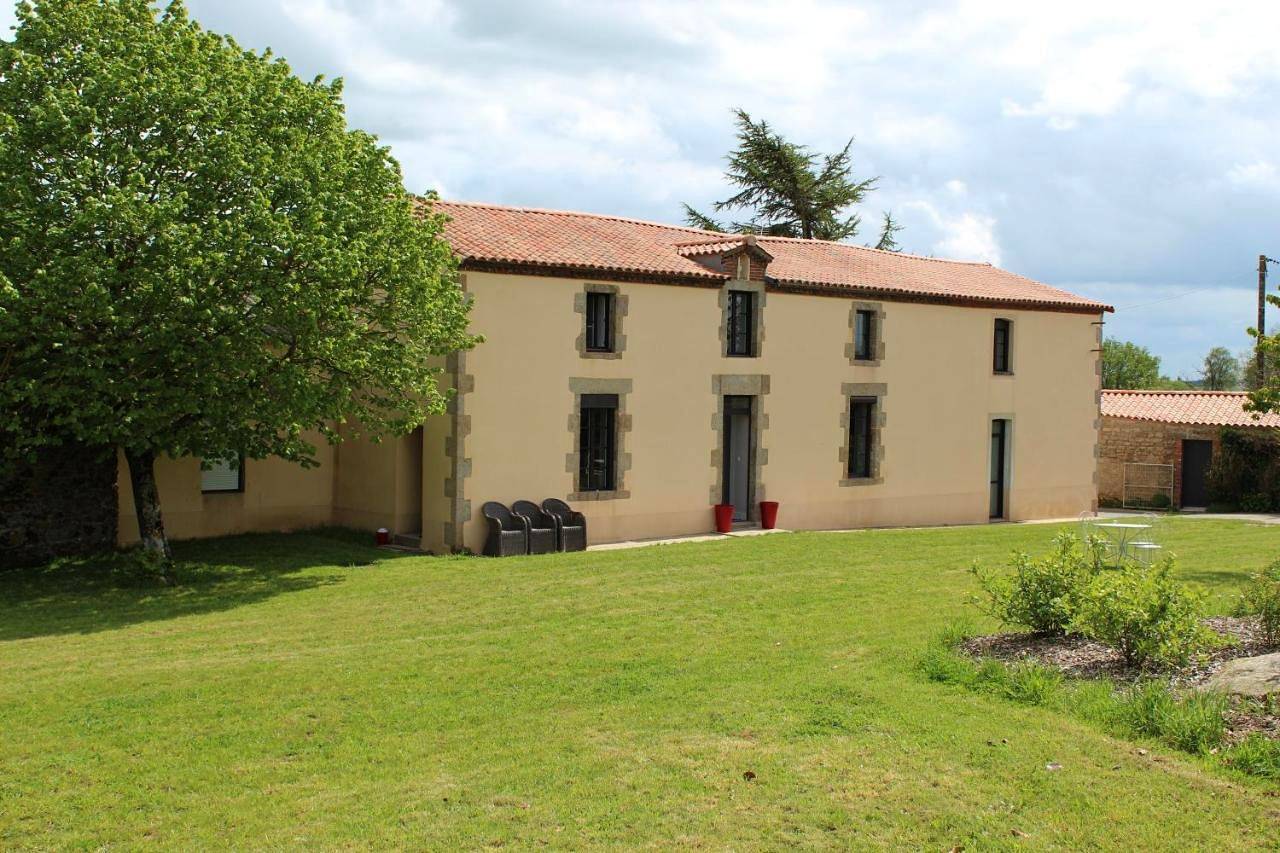 Two-Bedroom House in Saint-Malô-du-Bois, Vallée de la Loire
