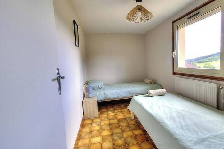 Gîte pour 12 personnes, avec jardin dans Saint-Bonnet-le-Troncy - 3