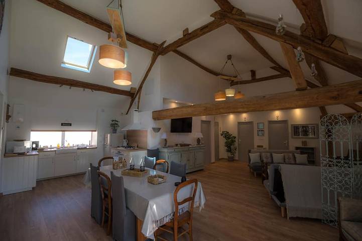 Gîte pour 10 personnes, avec jardin et terrasse dans Oiry