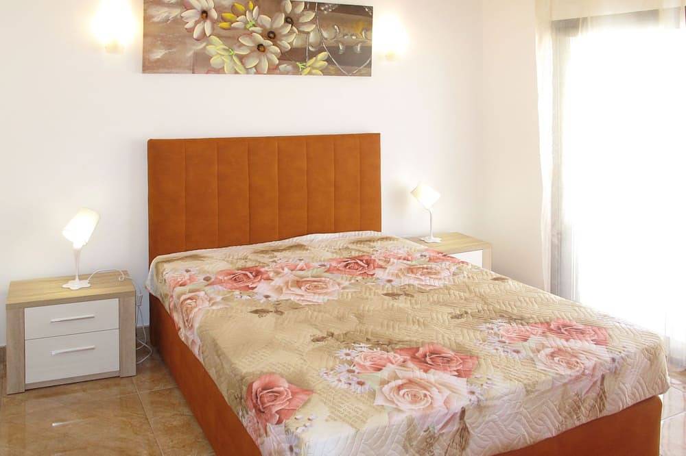 Do Pinheiros in Vau, Leiria District