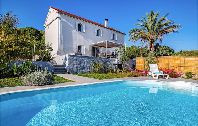 Geräumig, 2,5 km vom Strand entfernt: WLAN, Pool, Terrasse und Parkplatz inklusive in Sali, Dugi Otok