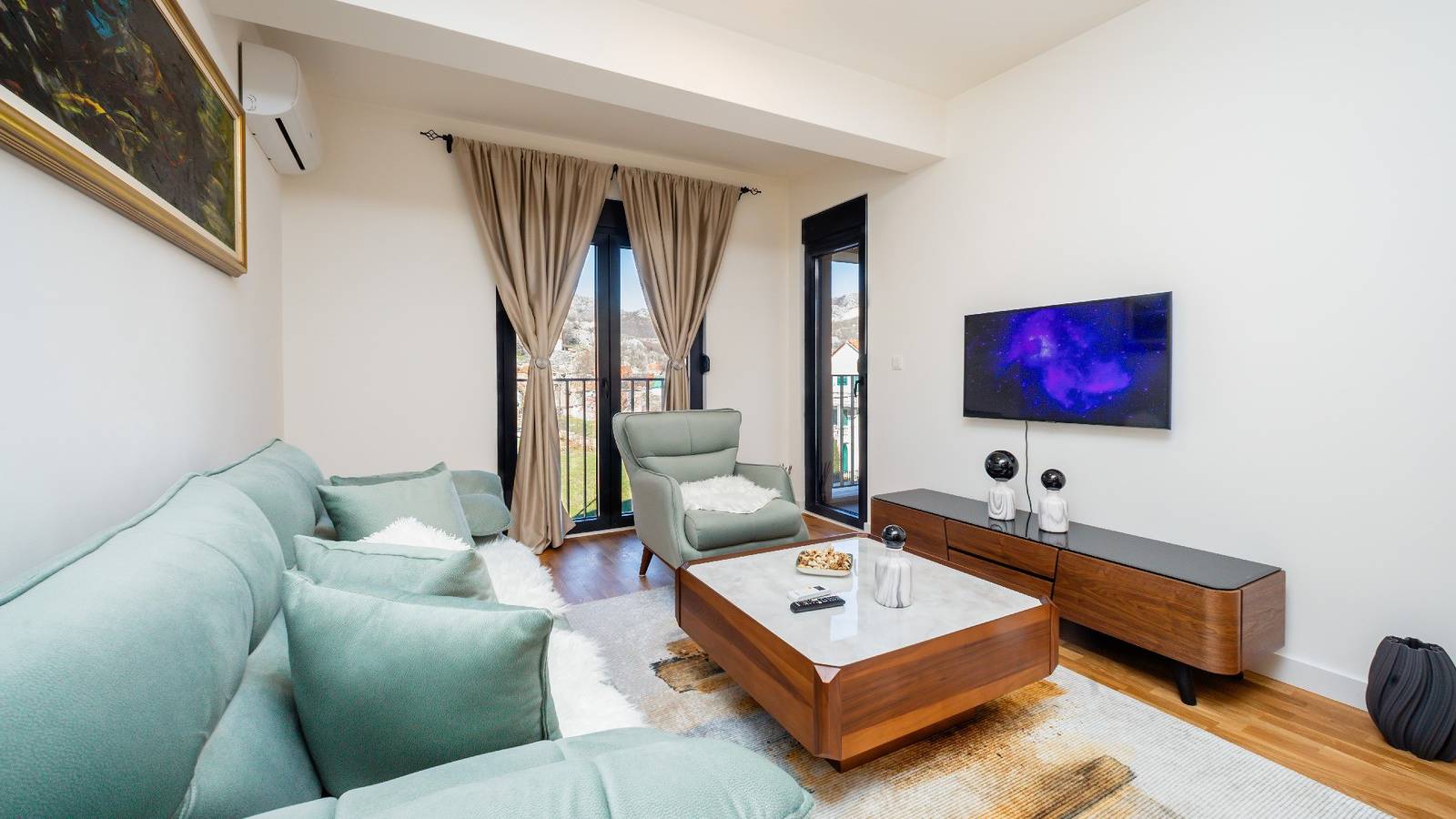 Apartamento entero, Apartamento de vacaciones para 3 personas con balcón/terraza in Cetinje, Montenegro