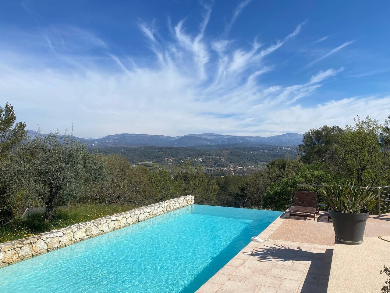 Magnifique Villa – La Villa Blanc in Tourrettes, Région de Draguignan