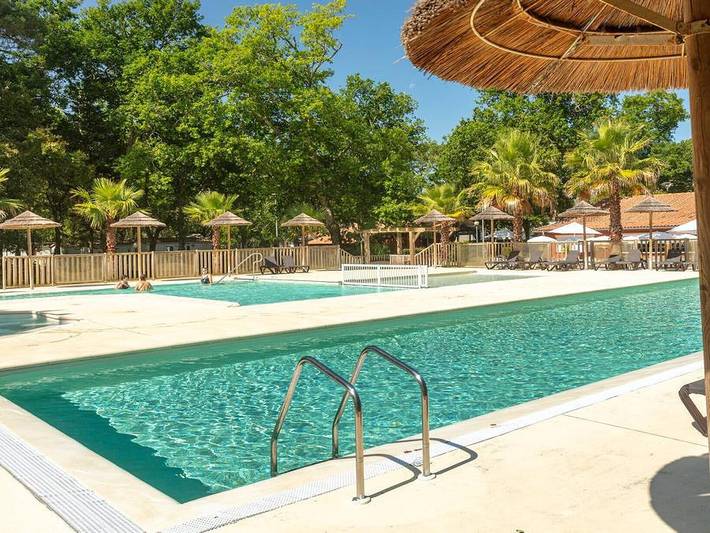 Camping para 4 personas, con Jacuzzi además de Terraza y Piscina para niños en Ondres