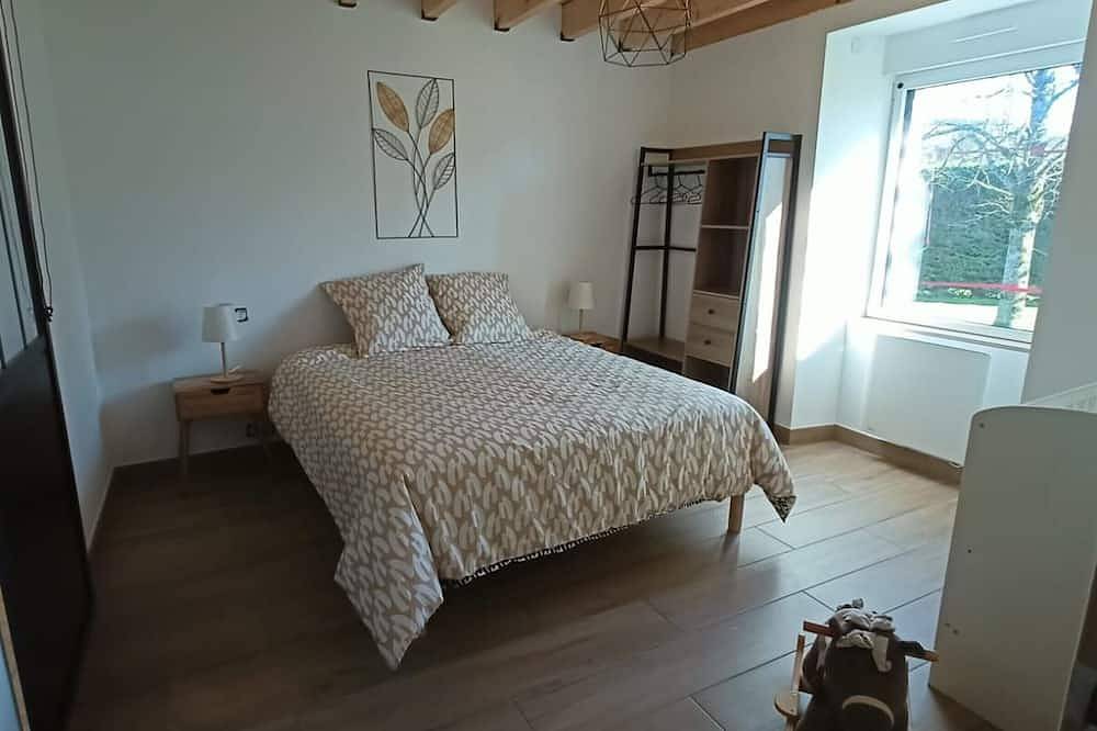 Gîte calme avec wifi et piscine partagée en pleine nature in Bernay-Neuvy-en-Champagne, Sarthe