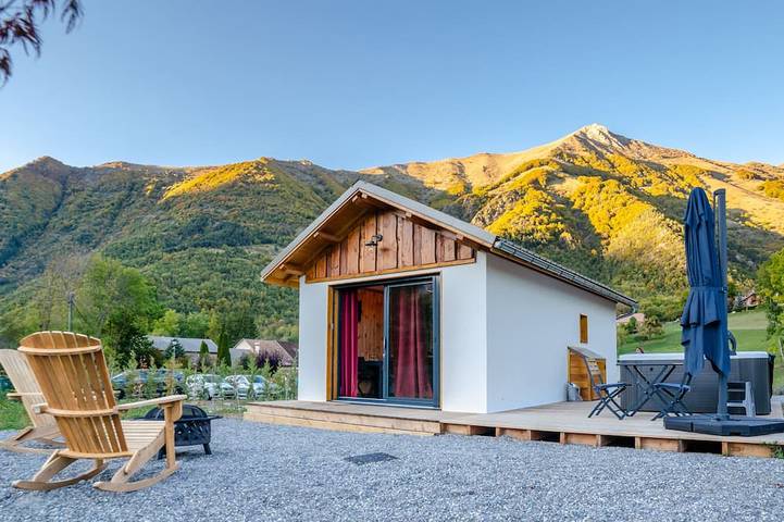 Gîte pour 6 personnes, avec Jacuzzi ainsi que Terrasse et Jardin à Aspres-lès-Corps