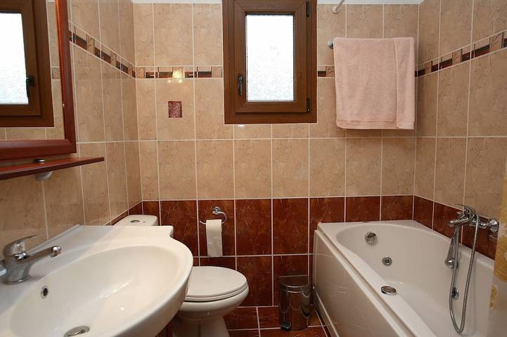 Malena Pool Villa mit herrlichem Blick in ruhiger Lage. Kostenloses WIFI und Whirlpool in Sporaden