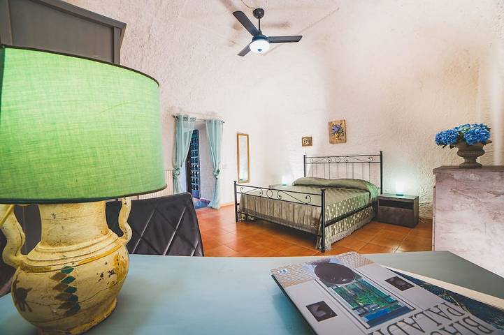 Jamm - House with hot tub, terrace and parking in Termini Napoli, Massa Lubrense