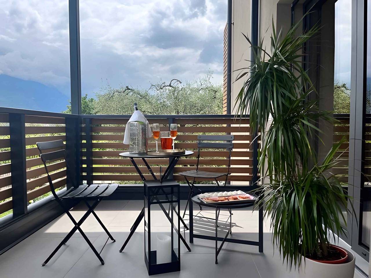 Apartamento vacacional entero, Apartamento vacacional Edificio nuevo con balcón y aire acondicionado.  in San Giorgio (Trient), Riva del Garda