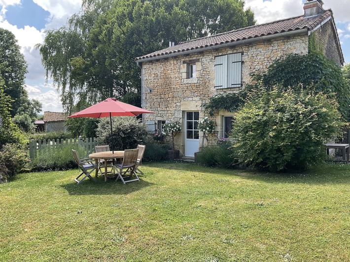 Gîte pour 4 personnes, avec piscine, adapté aux familles