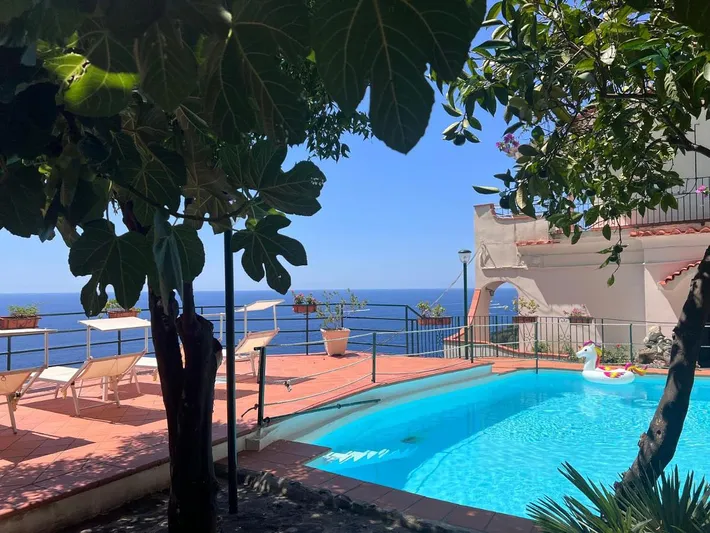 Casa de vacaciones para 3 personas, con jardín además de piscina y vistas al lago - 1