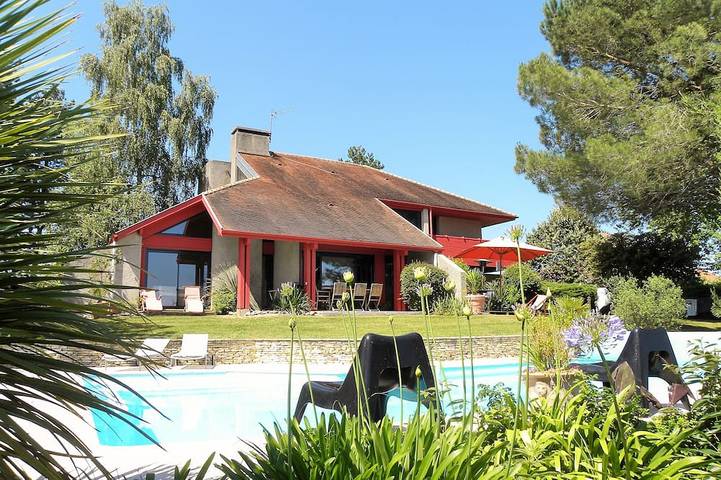 Cottage pour 8 personnes, avec jacuzzi et jardin à Ogenne-Camptort