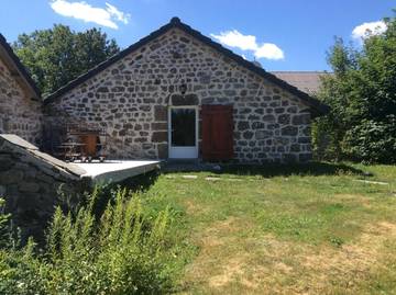 Gîte pour 5 personnes, avec vue et jardin à Le Chambon-sur-Lignon