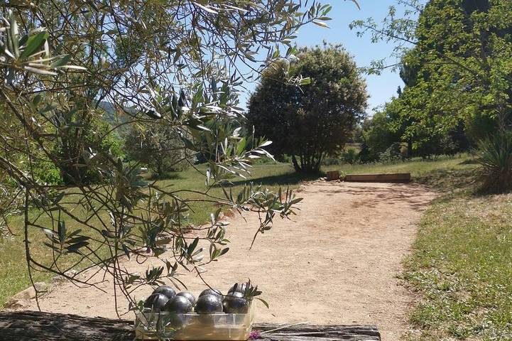 Mas Provençal Rénové Luberon in La Bastide-des-Jourdans, Parc naturel régional du Luberon