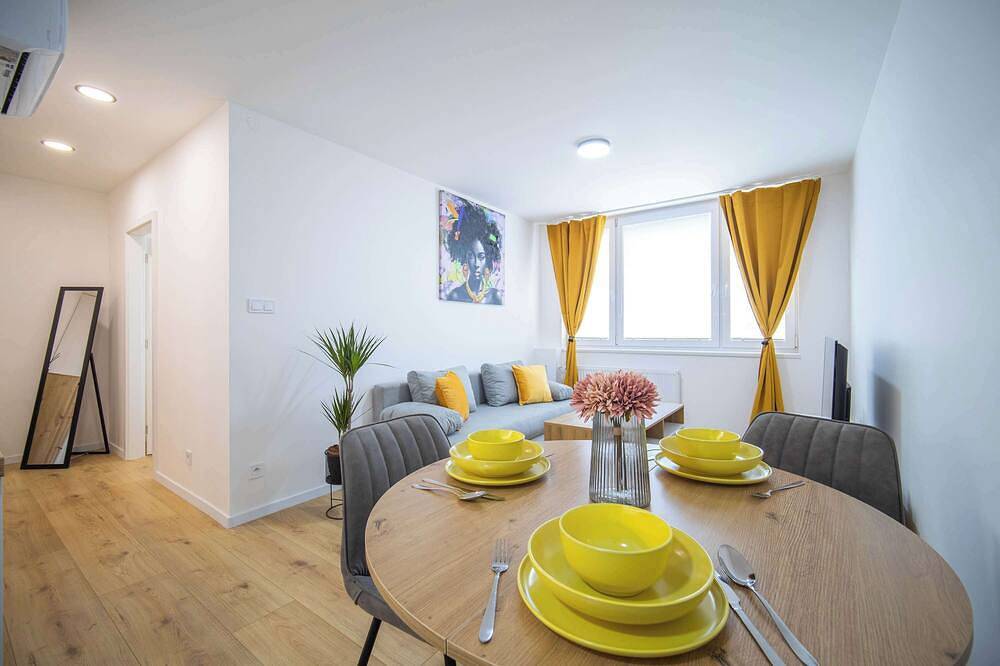 Ganze Wohnung, Boutique Living - Yellow Accent Apartment in Kaschau, Ostslowakei