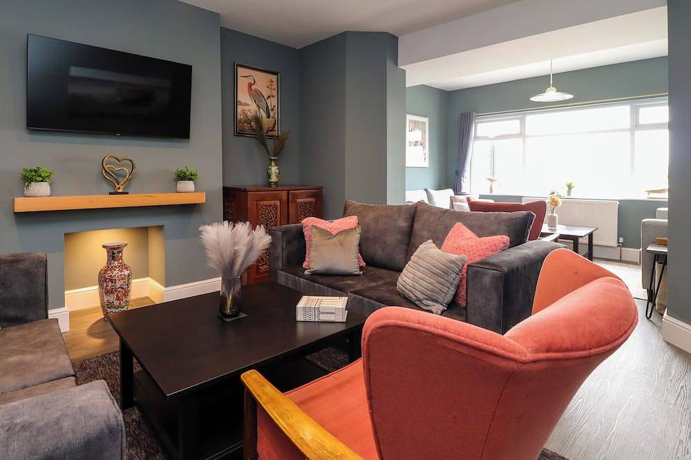 Eden Bay Retreat, pet friendly, country holiday cottage in Morecambe in Morecambe, Lancashire