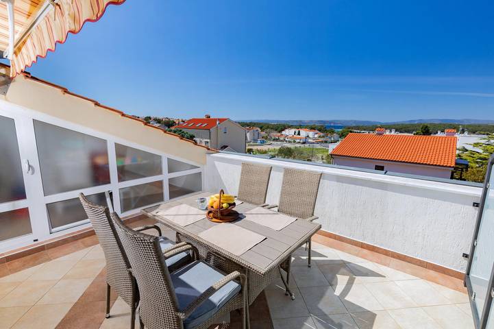 Smještaj za odmor za 3 osoba, s Balkon i Terasa u Punat