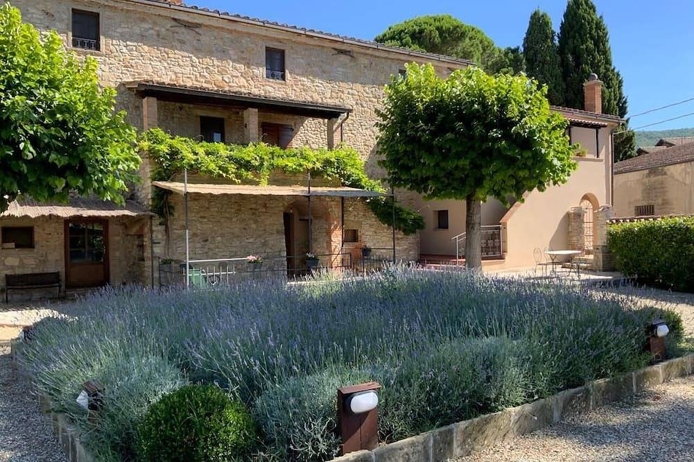 Entire apartment, Home from Home in Passignano - Lakeside views! in Passignano sul Trasimeno, Lake Trasimeno