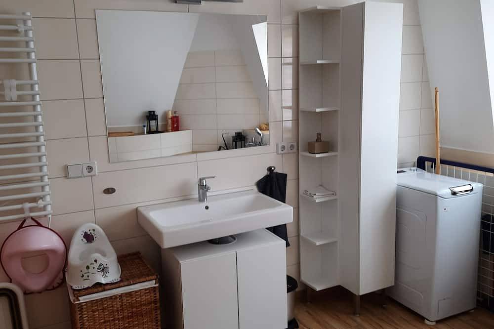 Landhaus zwischen See und Wald mit großem Garten südöstlich von Berlin in Bestensee, Dahme-Seengebiet