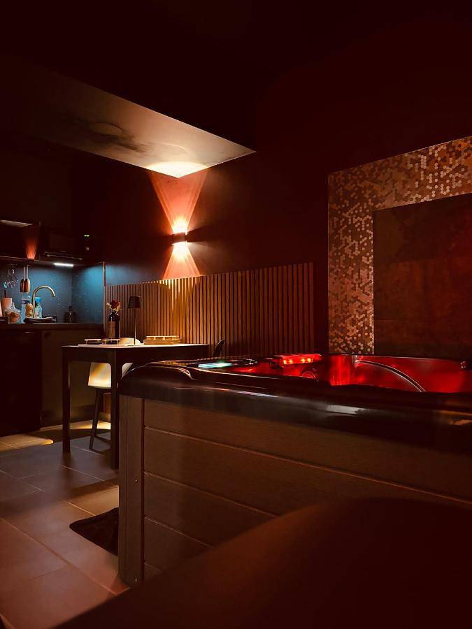 Double Room with Spa Bath in Billy-Montigny, Région de Lens