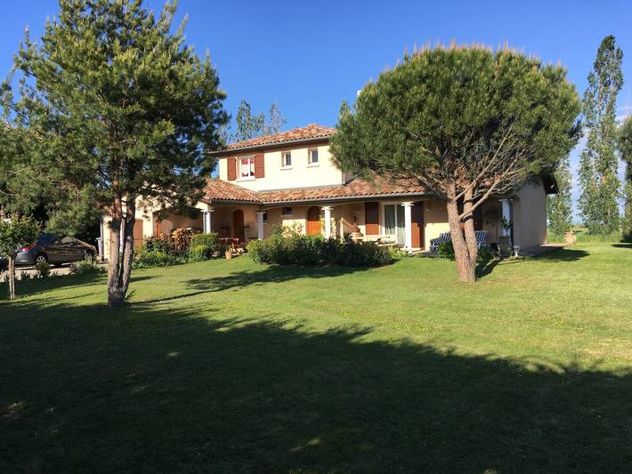 Location de vacances pour 8 personnes, avec balcon dans Saint-Cyr-sur-le-Rhône