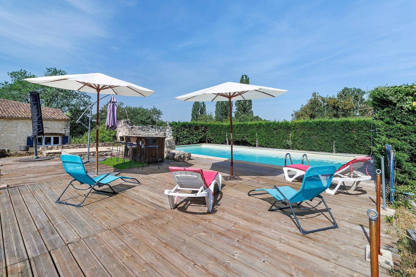 Holiday Home 'Domaine Agenas' with Lake View, Private Pool and Wi-Fi in Monflanquin, Villeneuve-sur-Lot region