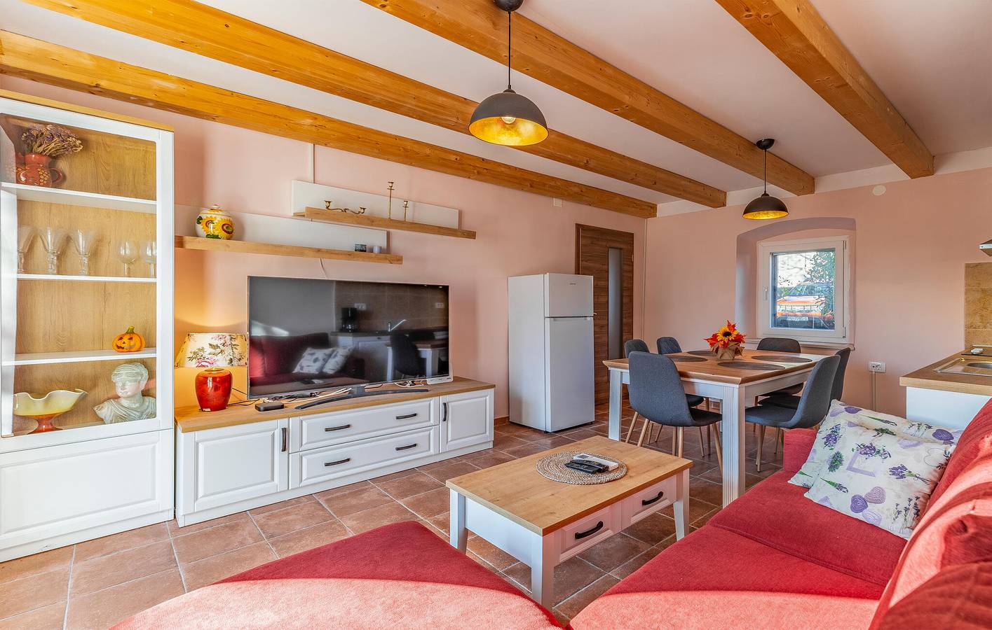 Sonnige 2-Zimmer-Wohnung mit Terrasse, WLAN und Parkplatz in Sisan in Sisan, Südküste Istrien