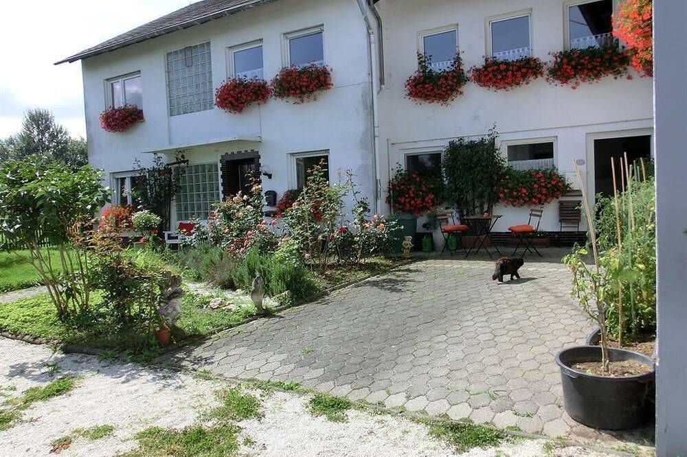 Ganze Wohnung, Ferienwohnung Birwesheck - Lindenhof Hahn in Blankenrath, Cochem-Zell