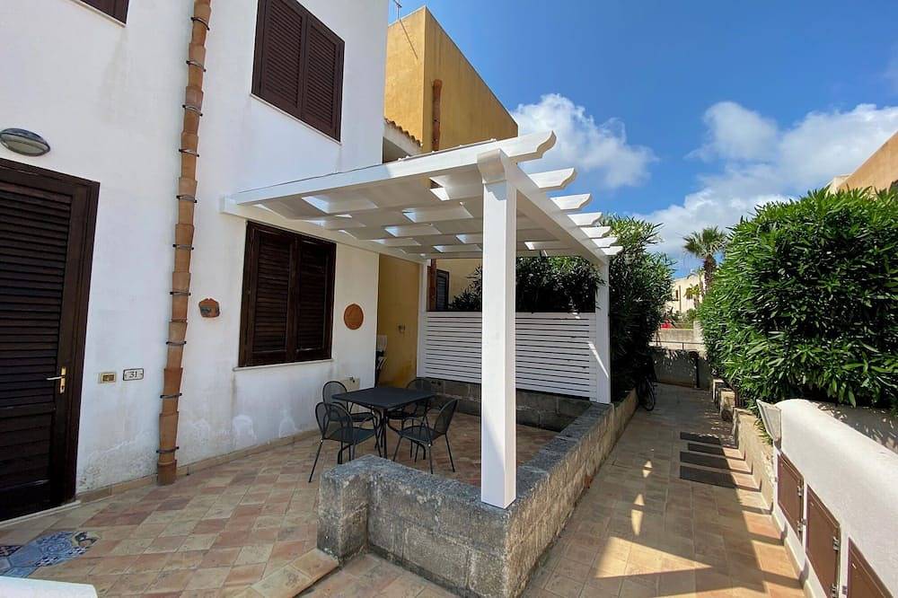 Delightful apartment in the center but 15 minutes from the sea in Favignana Stadt, Favignana
