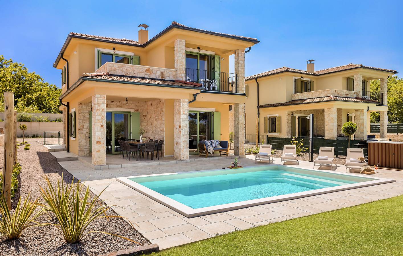 Apartment am Meer mit Pool und WLAN in Vrbnik – 600 m vom Stadtzentrum entfernt in Vrbnik, Krk