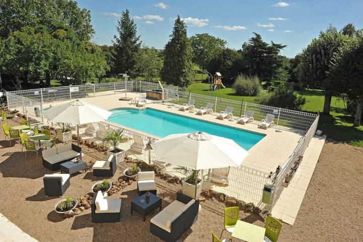 Hôtel pour 2 personnes, avec Terrasse ainsi que Jardin et Piscine à Coings