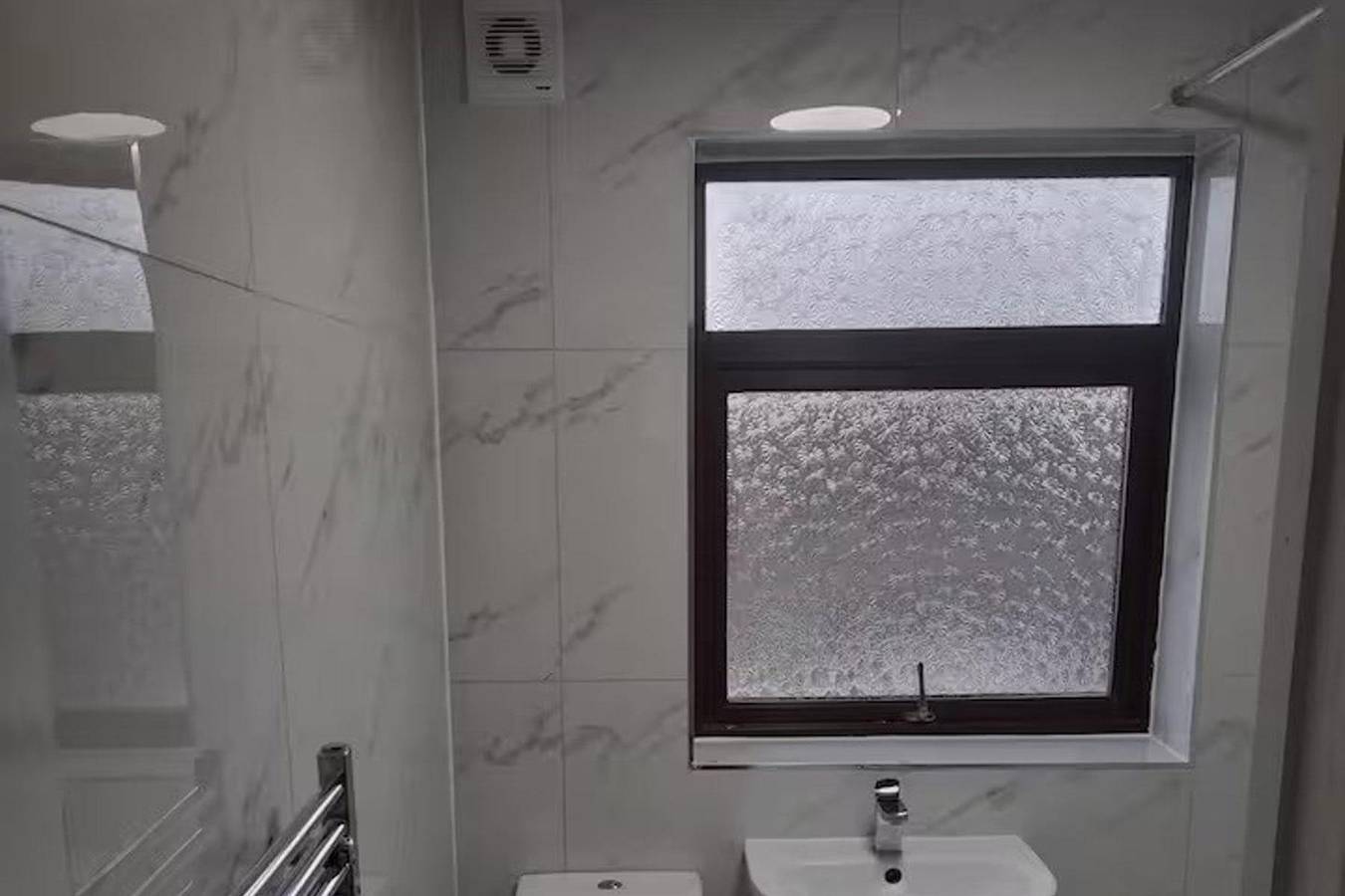 Family- Near Lcy Airport- Sleeps 6- Parking- Wi-Fi in Barking and Dagenham, London