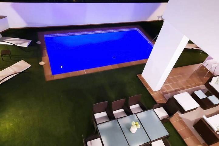 Villa für 10 Personen, mit Balkon und Garten - 1